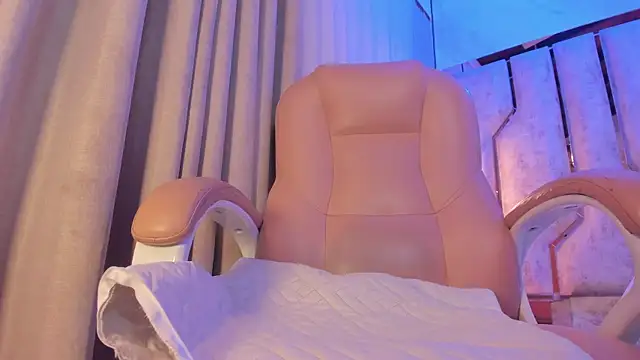 Snapshot of Caroline_palmerr chatting on April 2026 03:28:02 AM Caroline palmerr online show from April 2026 03:28:02 AM