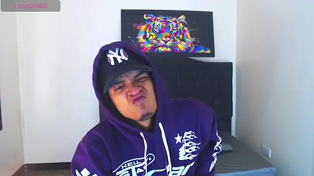 Isaacas  online show from November 2025 11:23:02 AM