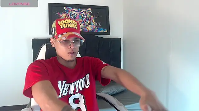 Isaacas  online show from November 2025 11:25:01 AM