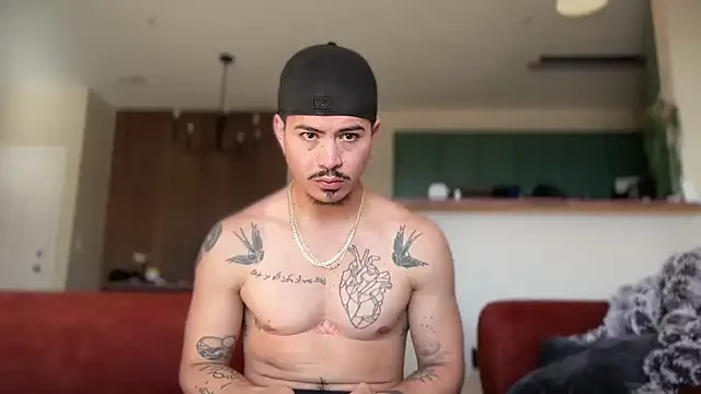 Snapshot of nudecouple100 chatting on November 2025 04:51:01 PM nudecouple100 online show from November 2025 04:51:01 PM