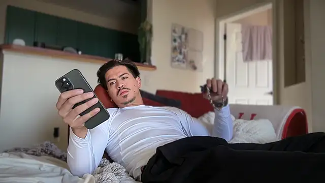 Snapshot of nudecouple100 chatting on December 2025 05:18:02 PM nudecouple100 online show from December 2025 05:18:02 PM