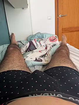 Snapshot of Yannick04 chatting on November 2025 01:50:01 PM Yannick04 online show from November 2025 01:50:01 PM