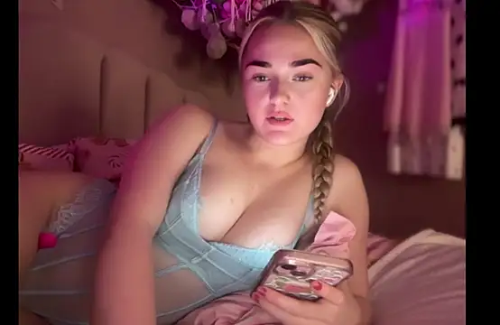 Pinkiepieexo online show from November 2025 07:49:02 PM