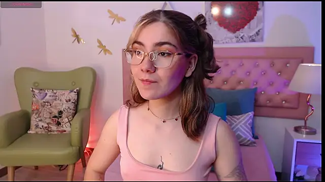 AriLumi online show from January 2026 07:30:01 PM