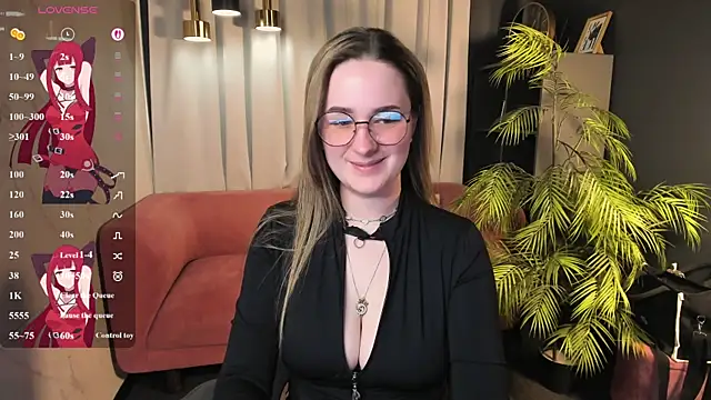 Snapshot of EmmaBloomm chatting on July 2026 10:05:01 PM EmmaBloomm online show from July 2026 10:05:01 PM