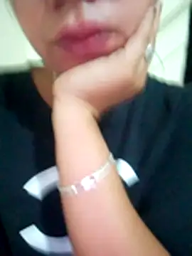 isha sharma2002 online show from November 2025 01:47:02 PM