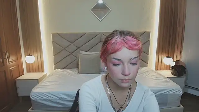 Laracooper  online show from February 2026 07:37:01 PM