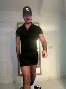 Snapshot of ApoloGym chatting on November 2025 08:30:01 PM ApoloGym online show from November 2025 08:30:01 PM