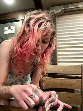 needlefaceUwU online show from November 2025 12:41:01 AM