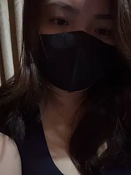 Snapshot of Thythy68 chatting on November 2025 04:22:01 AM Thythy68 online show from November 2025 04:22:01 AM