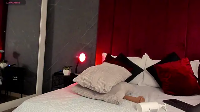 GinebraBelucci online show from November 2025 01:36:01 AM