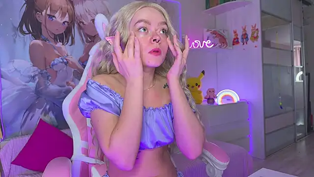 CheekySashaCharm online show from April 2026 05:49:02 AM