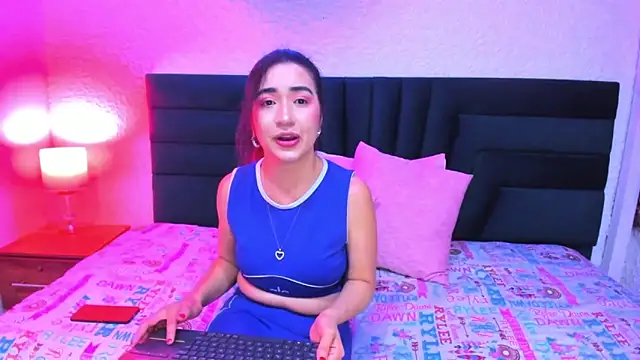 Snapshot of VictoriaRouge_ chatting on April 2026 08:20:01 PM VictoriaRouge online show from April 2026 08:20:01 PM