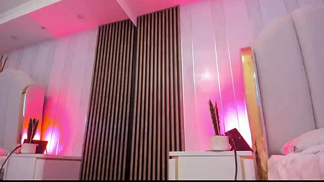 roxyflame  online show from April 2026 01:41:01 PM