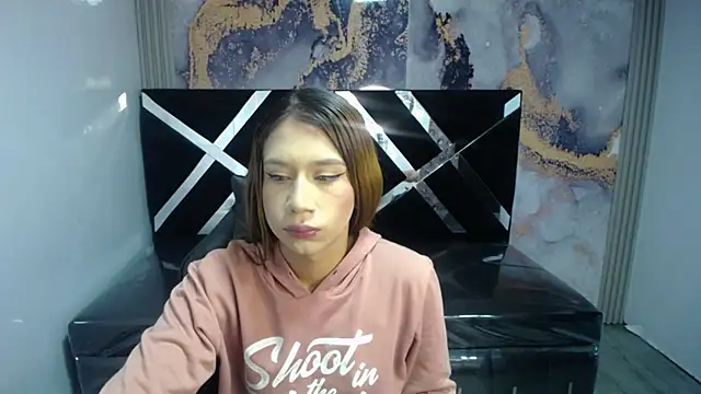 Snapshot of Evy_Luxx_v chatting on December 2025 08:14:02 PM Evy Luxx v online show from December 2025 08:14:02 PM