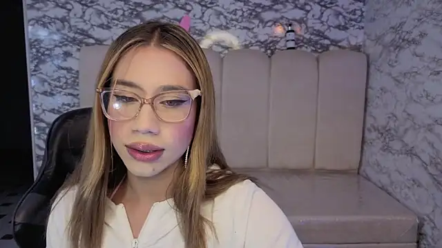 Snapshot of Evy_Luxx_v chatting on January 2026 04:05:01 AM Evy Luxx v online show from January 2026 04:05:01 AM