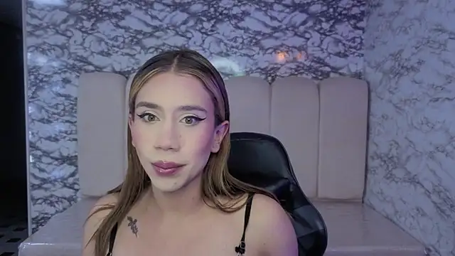 Snapshot of Evy_Luxx_v chatting on January 2026 04:26:02 AM Evy Luxx v online show from January 2026 04:26:02 AM