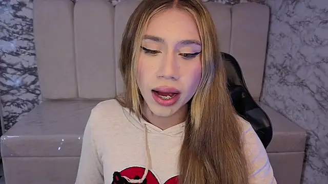 Snapshot of Evy_Luxx_v chatting on January 2026 03:52:02 AM Evy Luxx v online show from January 2026 03:52:02 AM