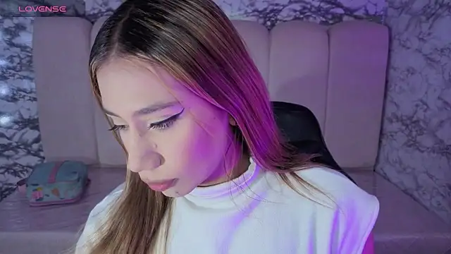 Snapshot of Evy_Luxx_v chatting on January 2026 04:05:02 AM Evy Luxx v online show from January 2026 04:05:02 AM