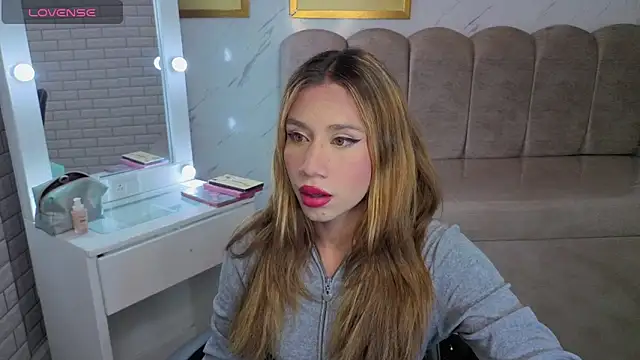 Snapshot of Evy_Luxx_v chatting on February 2026 03:27:02 AM Evy Luxx v online show from February 2026 03:27:02 AM