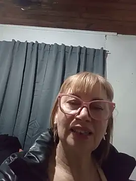 Snapshot of SexyMilf1211 chatting on June 2026 11:32:02 AM SexyMilf1211 online show from June 2026 11:32:02 AM