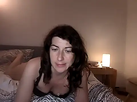 Jo LieLive online show from June 2026 07:28:02 PM