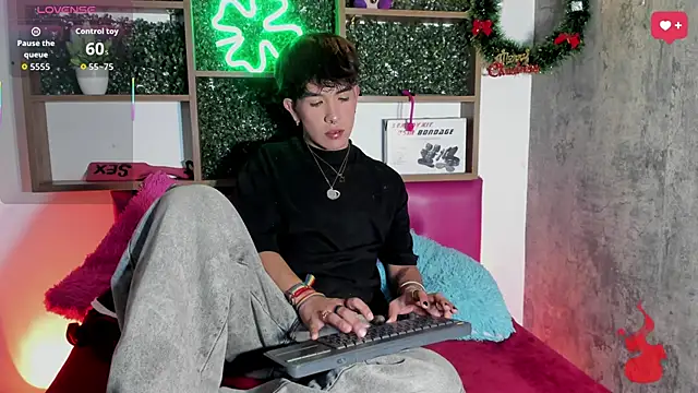 Angeldust19 online show from November 2025 12:25:01 AM