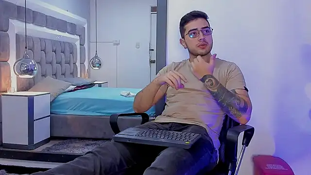 Ethan Greys online show from December 2025 04:19:01 AM