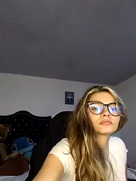 scarlethowens1 online show from June 2026 06:09:01 AM