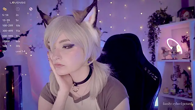 Snapshot of vronnier chatting on November 2025 02:07:01 PM vronnier online show from November 2025 02:07:01 PM