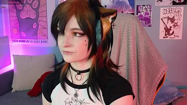 Snapshot of vronnier chatting on April 2026 03:18:02 PM vronnier online show from April 2026 03:18:02 PM