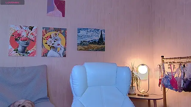 Snapshot of LucyDar chatting on November 2025 07:08:02 AM LucyDar online show from November 2025 07:08:02 AM