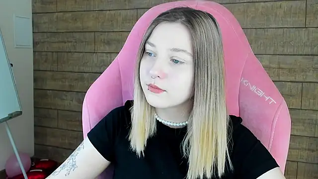 Snapshot of TinnaBurton chatting on April 2026 04:30:02 PM TinnaBurton online show from April 2026 04:30:02 PM
