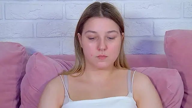 Snapshot of TinnaBurton chatting on May 2026 01:56:01 AM TinnaBurton online show from May 2026 01:56:01 AM