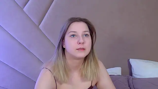 Snapshot of TinnaBurton chatting on May 2026 04:23:02 PM TinnaBurton online show from May 2026 04:23:02 PM