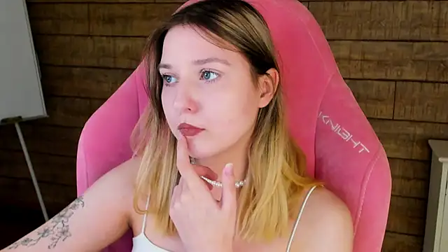 TinnaBurton online show from June 2026 04:42:01 PM