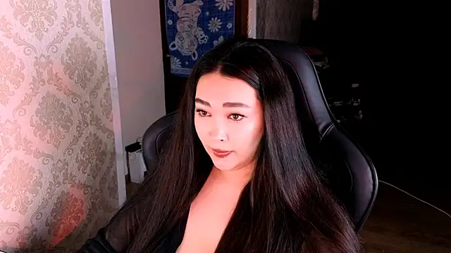 Snapshot of Emma_Uilson chatting on May 2026 08:14:01 PM Emma Uilson online show from May 2026 08:14:01 PM