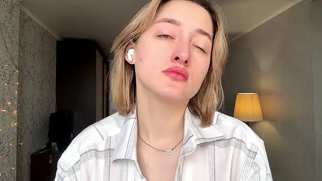 Emily lyy online show from November 2025 09:19:02 AM