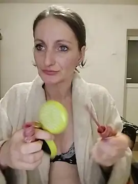 CrazyMaya39 online show from April 2026 11:10:02 PM