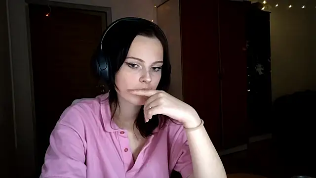 Snapshot of LouiseMarengo chatting on November 2025 05:02:01 PM LouiseMarengo online show from November 2025 05:02:01 PM