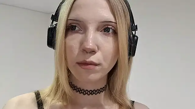 Snapshot of MarcieAragaki chatting on November 2025 01:17:02 PM MarcieAragaki online show from November 2025 01:17:02 PM