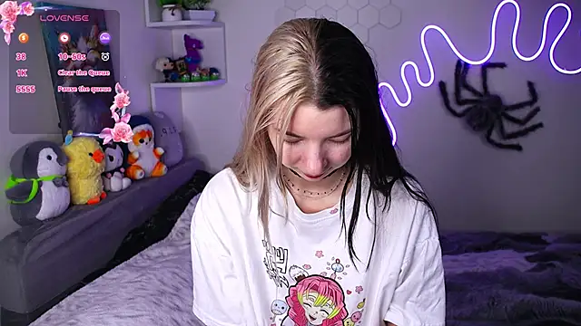 Emmie shy online show from April 2026 07:19:01 PM