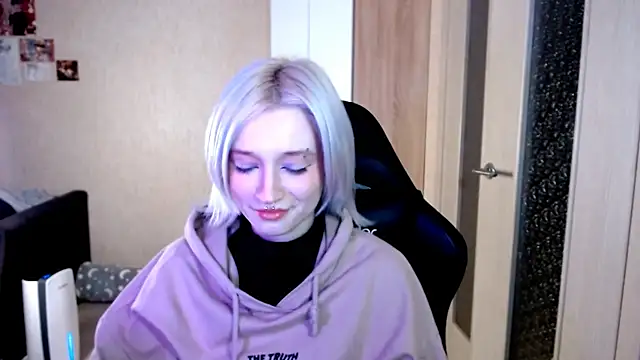 SophiaLur online show from December 2025 04:38:01 PM