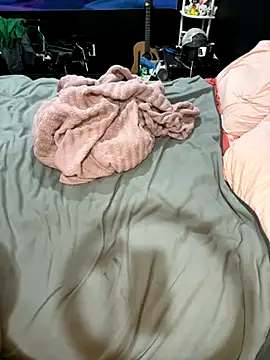 mrsmyla93 online show from December 2025 08:40:01 PM