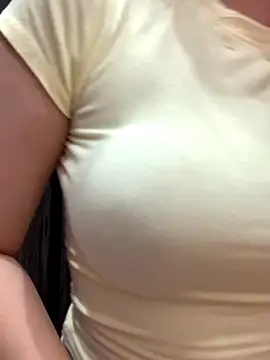 Snapshot of Agela_baby chatting on November 2025 09:31:02 AM Agela baby online show from November 2025 09:31:02 AM