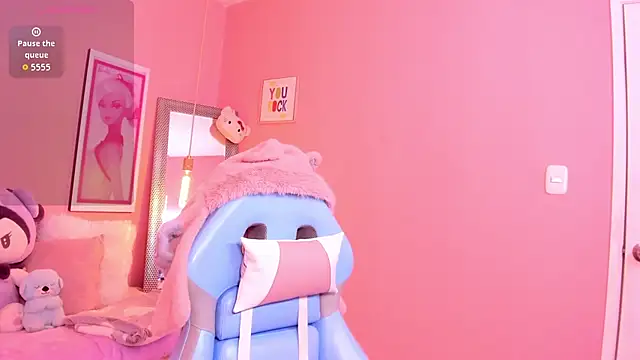 Milu carbajal x online show from April 2026 04:02:02 AM