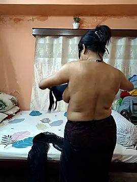 Cute-richa1 online show from February 2026 01:43:01 PM