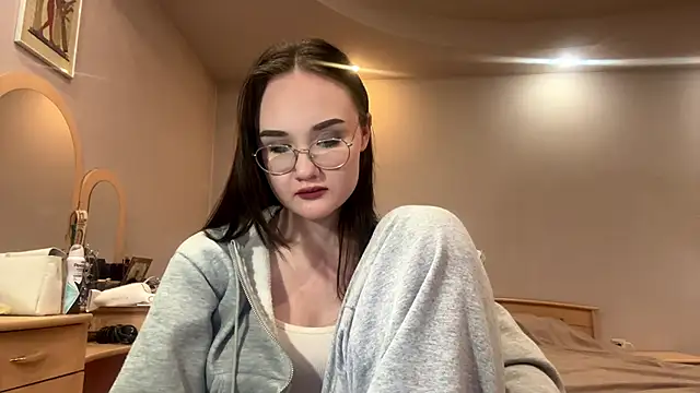 MidnightMelt online show from November 2025 04:25:01 PM