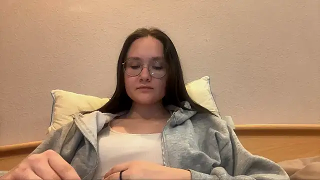 MidnightMelt online show from November 2025 01:17:02 PM