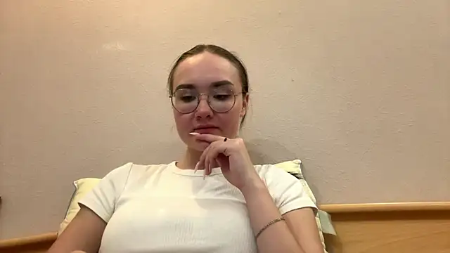 MidnightMelt online show from November 2025 01:32:02 PM